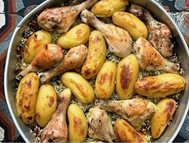 Kuřecí paličky pečené s bramborami