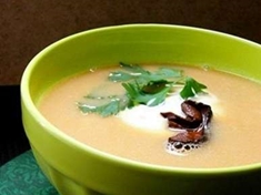 
	Pokud máte rádi houby, připravte si jednoduchou a rychlou houbovou polévku, kterou můžete podávat i jako hlavní jídlo.
