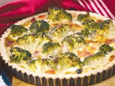 
	Letní recept na slaný koláč z brokolice v kombinaci se sýrem nikdy nezklame.
