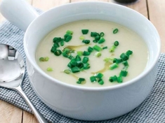 Vychutnejte si krémovou konzistenci a lahodnou chuť této francouzské polévky.
