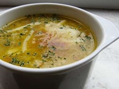 
	Recept na rychlou, levnou a dobrou polévku z cibule.
