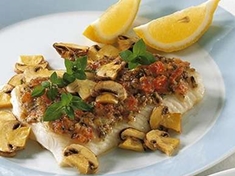 
	Šťavnaté rybí filé s houbami, vynikající lehké jídlo, které je jednoduché a rychlé.
