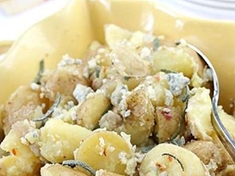 
	Recept na jednu z mnoha možností, jak připravit bramborový salát.
