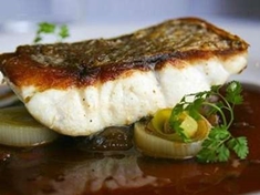 
	Rychlý recept na jakoukoli rybu či rybí filé, které opravdu zachutná. Vyzkoušejte recept na přípravu zdravé ryby s červeným vínem a vůni hřebíčku.
