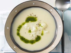 
	Recept na sytou bramborovou polévku s květákem.

