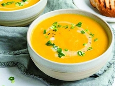 Zahřejte se miskou krémové ,mrkvové polévky .
