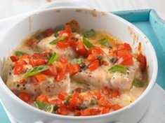 
	Recept na šťavnaté rybí filé s rajčaty mozzarellou a bazalkou.
