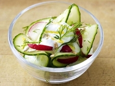 
	Recept na dietní okurkový salát s jogurtem.
