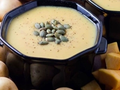 Dýňovou polévku snadno připravíte také z dýně muškátové, nebo dýně Hokaido , kterou nemusíte loupat.
