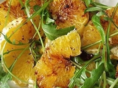 
	Rychlý pikantní recept na salát z pomerančů.
