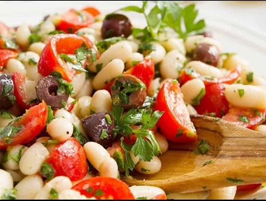 Italský salát z bílých fazolí                