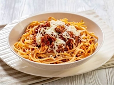 Klasický italský recept na špagety s boloňskou omáčkou, který je oblíbený po celém světě. Tento recept je ideální pro rodinný oběd nebo večeři.
