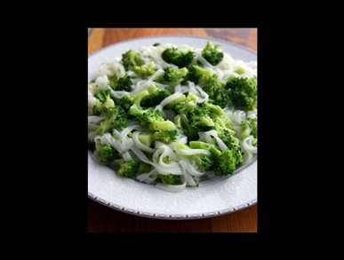Brokolice s rýžovými nudlemi
