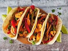 Vegetariánské fajitas jsou skvělou alternativou klasických mexických fajitas s masem. Tento recept je plný chutných zeleninových ingrediencí a je ideální pro vegetariány nebo ty, kteří hledají lehký a zdravý oběd nebo večeře.
