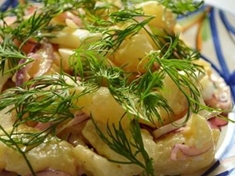 
	Jednoduchý recept na bramborový salát vonící koprem.
