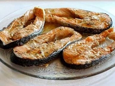 
	Porce lososa pečené v alobalu.
