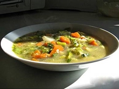 
	Hustá zeleninová polévka z mražené zeleniny.
