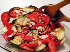 
	Cuketový salát s celerem jako příloha nebo samostatný pokrm.
