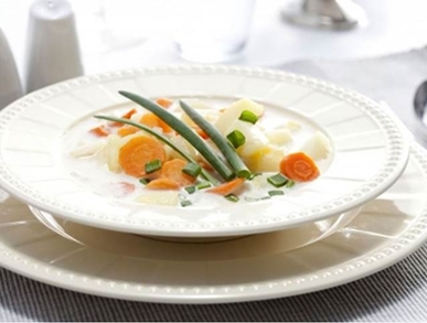 Bílá zeleninová polévka