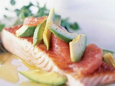
	Pokud máte rádi lososa, vyzkoušejte tento výborný recept s grepy. Kombinace rybího masa s ovocem je lahodným zpestřením jídelníčku.
