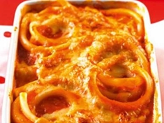 
	Makaróny zapečené s rajčaty a sýrem.
