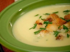 
	Jeden z mnoha receptů, jak připravit česnekovou polévku.
