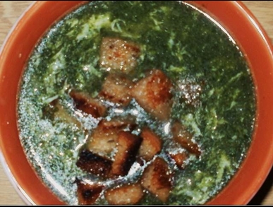 Špenátová polévka s krutony