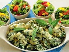 
	Špenátové knedlíčky se hodí k pečenému masu nebo jen tak se zeleninovým salátem.
