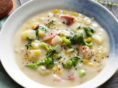 
	Velmi sytá zeleninová polévka,která vás zasytí, můžete ji podávat jako samostatný pokrm.
