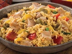 
	Španělský recept: rýže s kuřecím masem a olivami.
