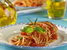 
	Špagety s dobrou omáčkou z rajčat.
