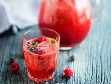 Ledový ovocný nápoj