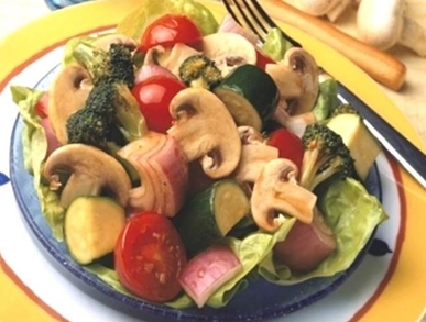 Zeleninový salát s houbami